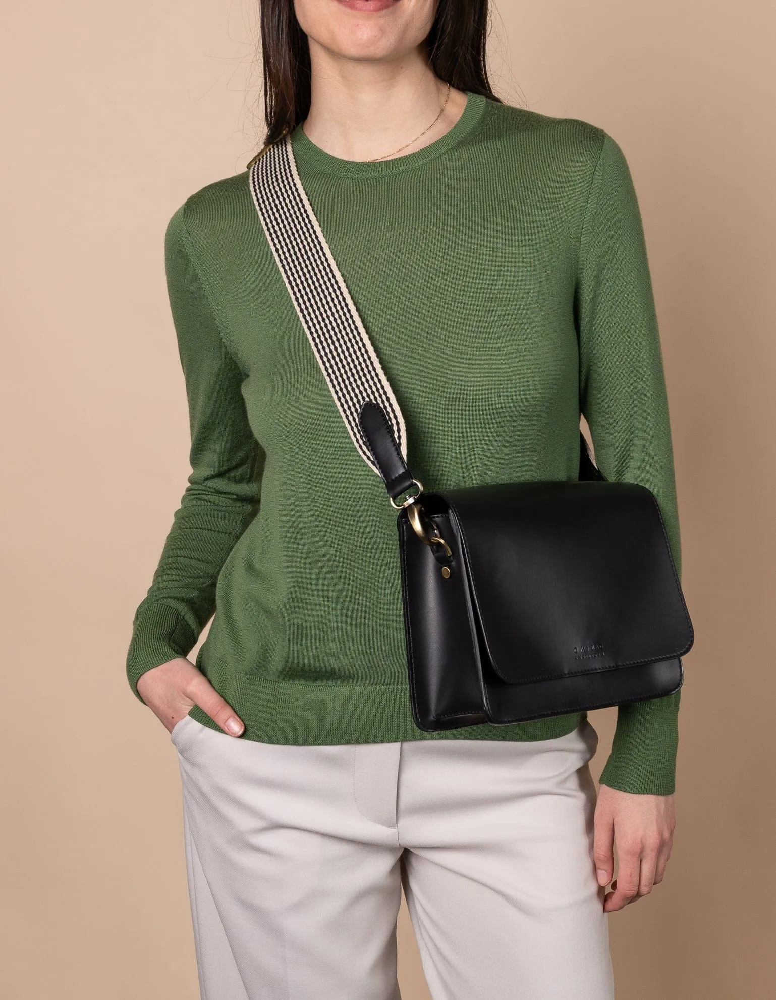 Audrey Apple Leather Vegan Crossbody | Black
