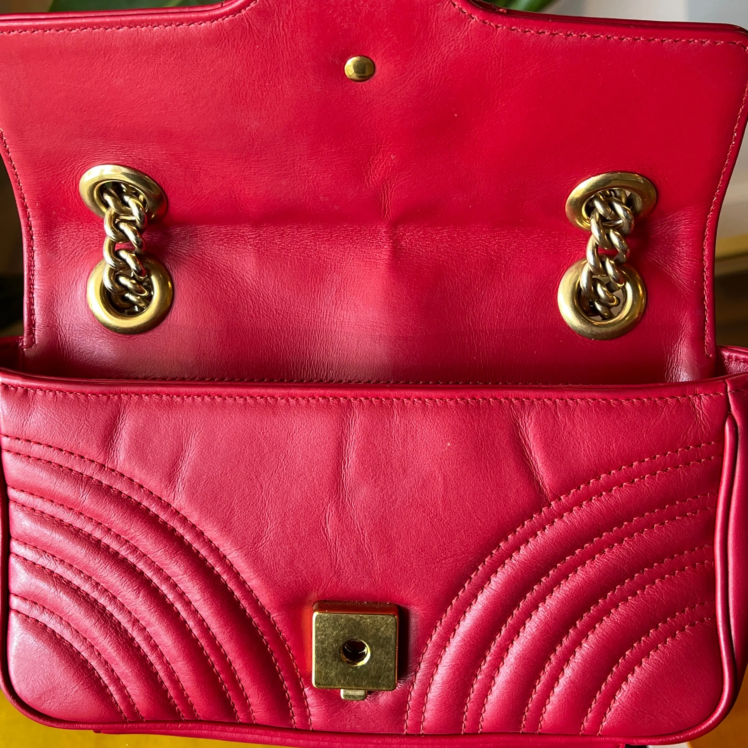 GUCCI Red Small Marmont Matelasse Flap Bag