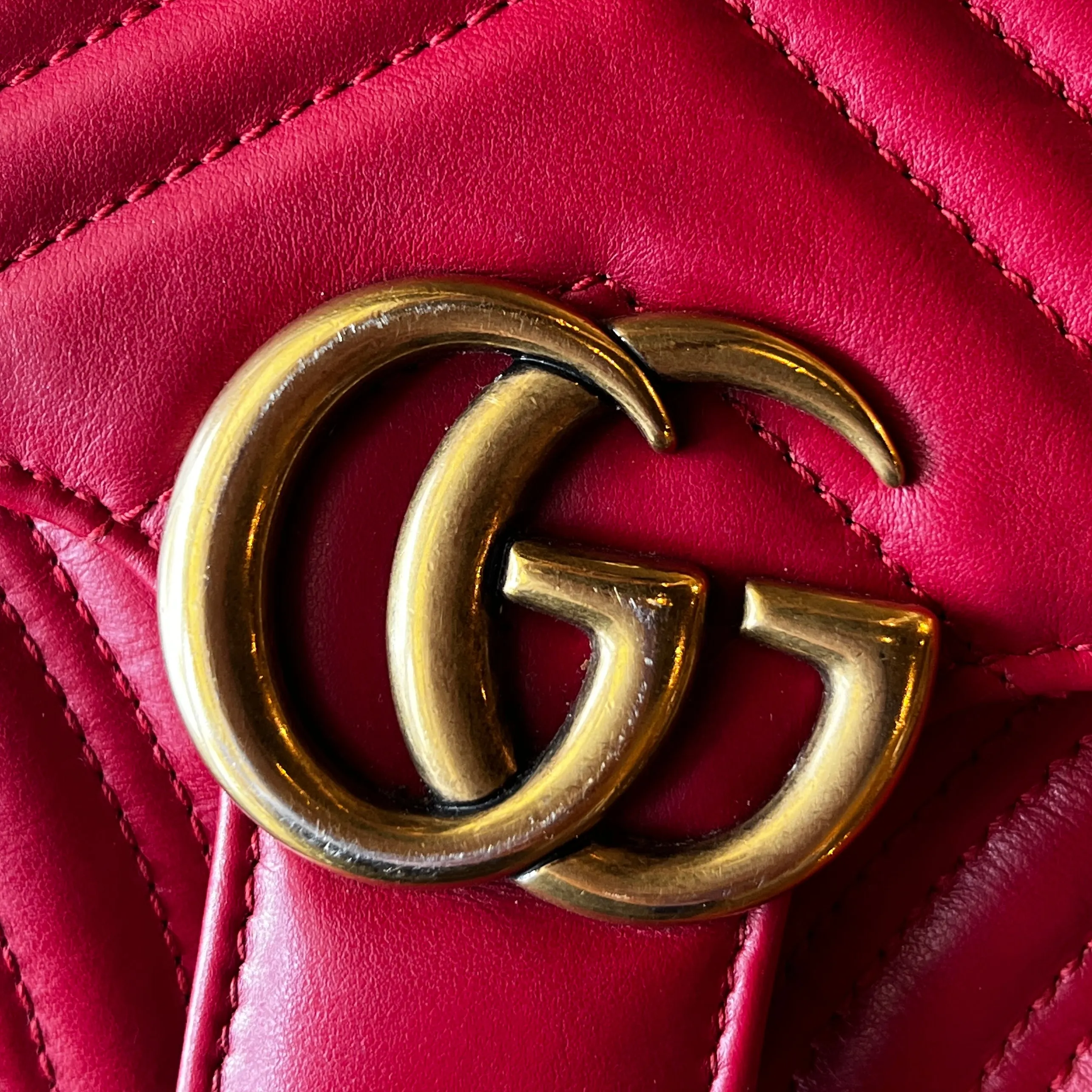 GUCCI Red Small Marmont Matelasse Flap Bag