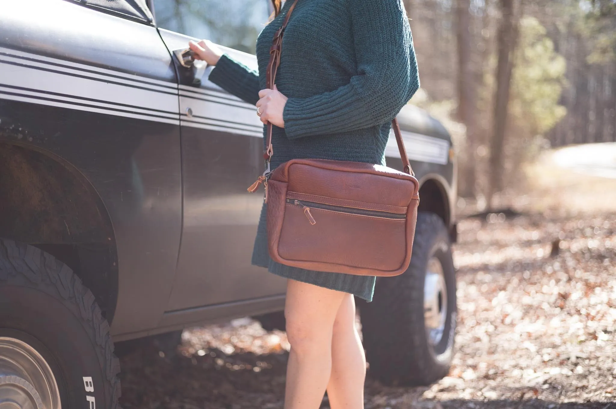 SARAH LEATHER CROSSBODY - LARGE - CARAMEL